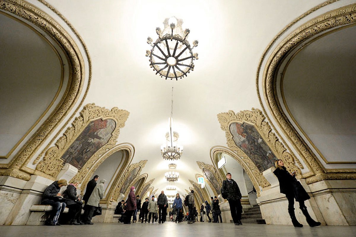 00m Kievskaya Metro station. Moscow. 02.12.12